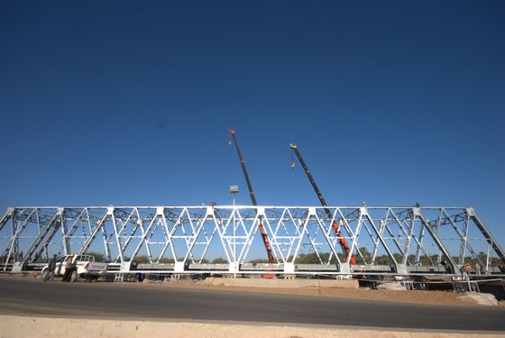 Harzone Prefabricated Steel Metal Pedestrian Truss Bridge