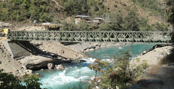 6 से 60 मीटर स्पैन रेंज के साथ टिकाऊ स्टील ट्रस ब्रिज, HL93 डिज़ाइन लोड, स्टील या लकड़ी के डेक और प्रीफैब्रिकेटेड निर्माण विधियों के साथ