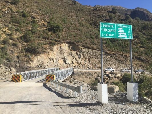 स्टील या लकड़ी के डेक विकल्पों के साथ 6 से 60 मीटर तक स्पैन रेंज के साथ पूर्वनिर्मित स्टील ट्रस ब्रिज